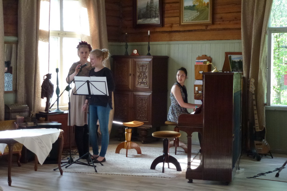 Lauluesitys s�estyksell�