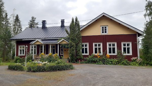 Ullan Pianokoulun toimitilan julkisivu