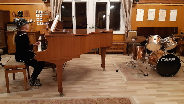 Pianonsoiton yksityistunti